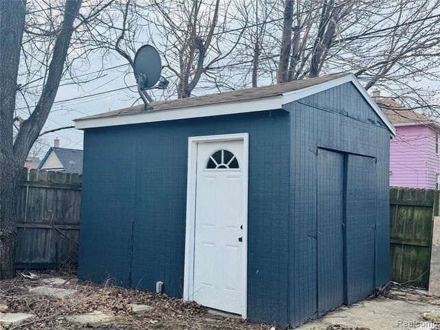 42 E Henry Street, River Rouge, MI 48218