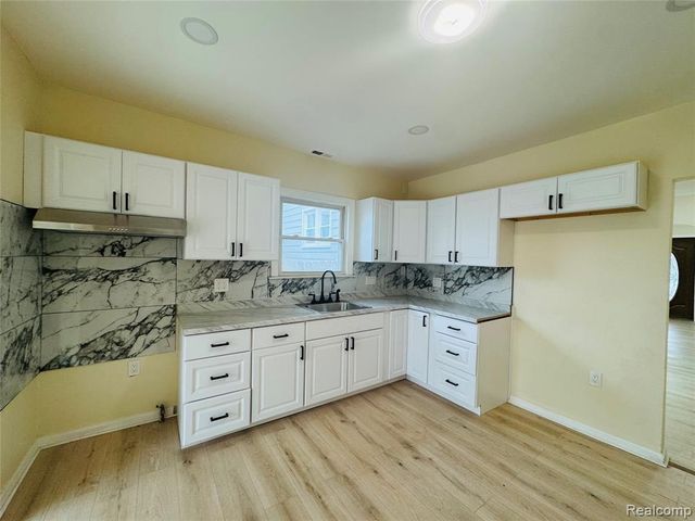 42 E Henry Street, River Rouge, MI 48218