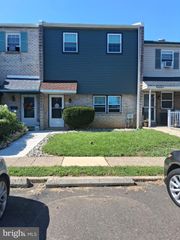 5208 INLET DR #N, Bensalem, PA 19020