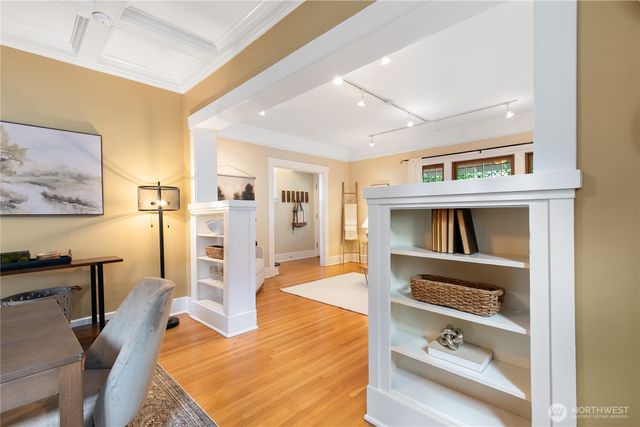 2141 7th Avenue W, Seattle, WA 98119