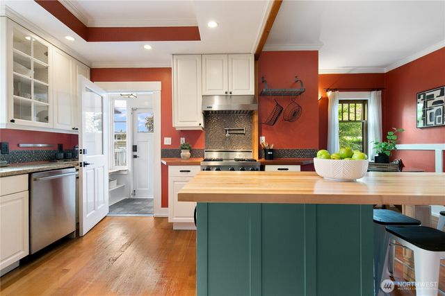 2141 7th Avenue W, Seattle, WA 98119