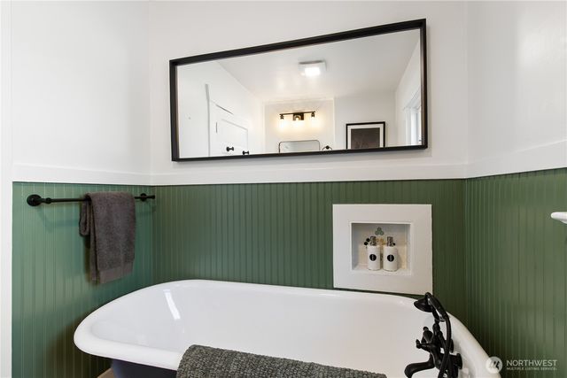 2141 7th Avenue W, Seattle, WA 98119