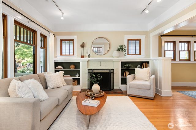2141 7th Avenue W, Seattle, WA 98119