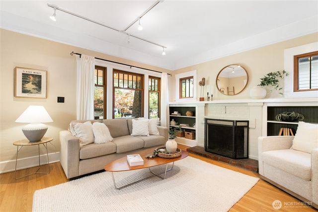 2141 7th Avenue W, Seattle, WA 98119