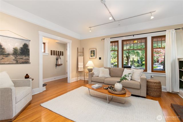 2141 7th Avenue W, Seattle, WA 98119