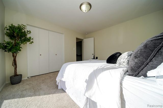 14670 Shirley Avenue, Warren, MI 48089