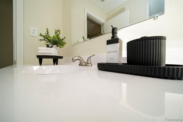 14670 Shirley Avenue, Warren, MI 48089