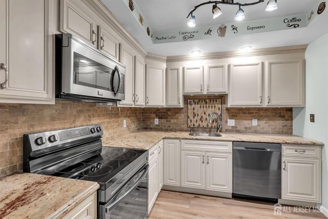 288 Sudbury Lane C, Jamesburg, NJ 08831
