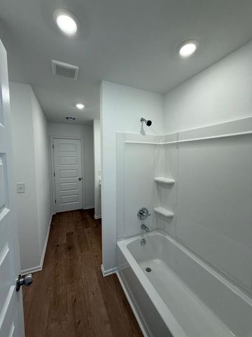 4004 Becky Lane, Mustang, OK 73064