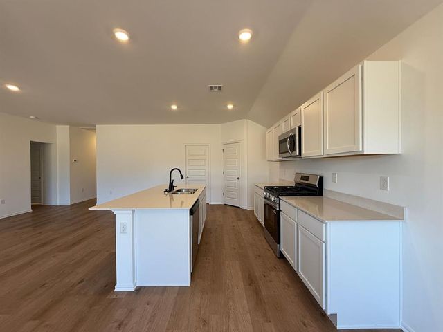 4004 Becky Lane, Mustang, OK 73064