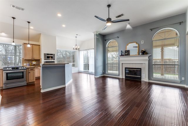 2106 Fair Oaks Circle, Corinth, TX 76210