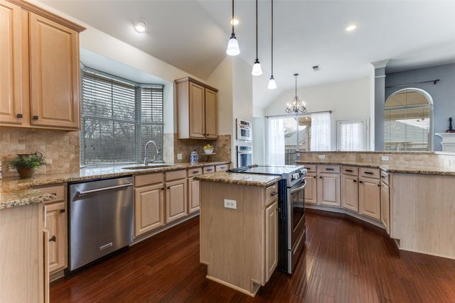 2106 Fair Oaks Circle, Corinth, TX 76210