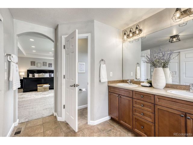 1310 S Duquesne Cir, Aurora, CO 80018