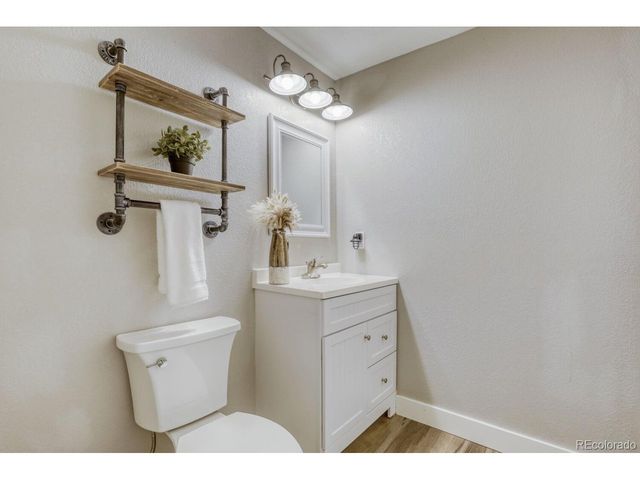 1310 S Duquesne Cir, Aurora, CO 80018