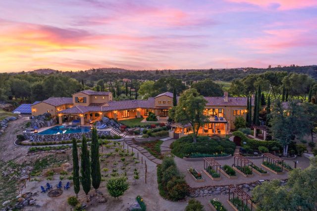 9688 Clos Du Lac Cir, Loomis, CA 95650