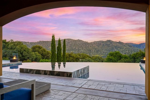 9688 Clos Du Lac Cir, Loomis, CA 95650