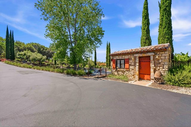 9688 Clos Du Lac Cir, Loomis, CA 95650