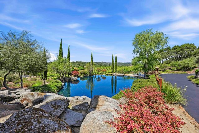 9688 Clos Du Lac Cir, Loomis, CA 95650