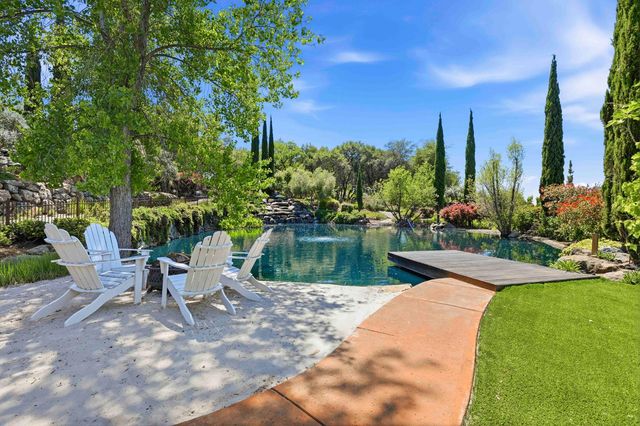 9688 Clos Du Lac Cir, Loomis, CA 95650