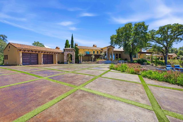 9688 Clos Du Lac Cir, Loomis, CA 95650