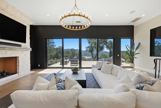 9688 Clos Du Lac Cir, Loomis, CA 95650