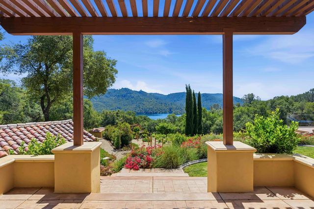 9688 Clos Du Lac Cir, Loomis, CA 95650