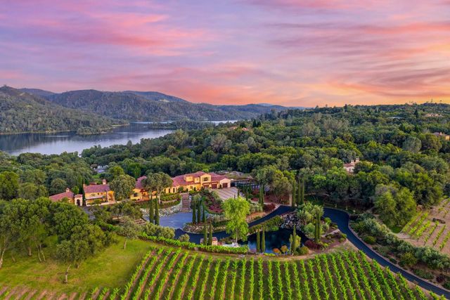 9688 Clos Du Lac Cir, Loomis, CA 95650