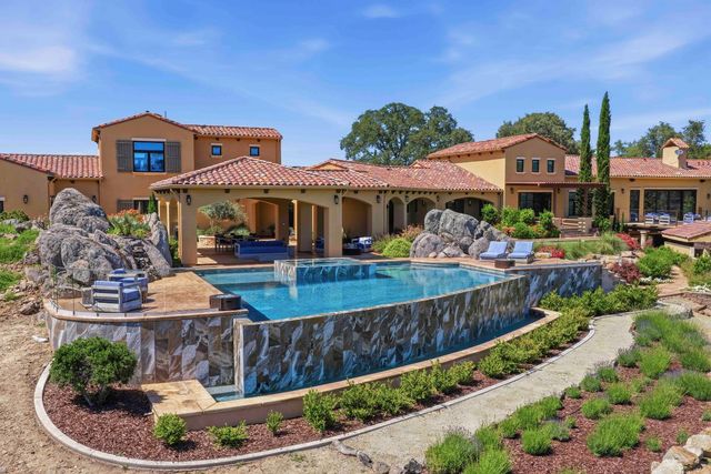 9688 Clos Du Lac Cir, Loomis, CA 95650