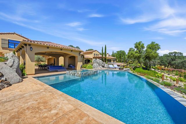 9688 Clos Du Lac Cir, Loomis, CA 95650