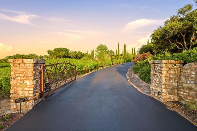 9688 Clos Du Lac Cir, Loomis, CA 95650