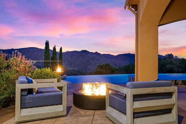 9688 Clos Du Lac Cir, Loomis, CA 95650
