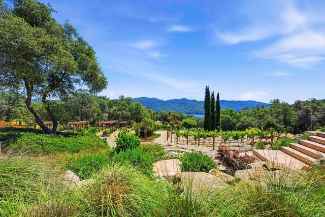 9688 Clos Du Lac Cir, Loomis, CA 95650