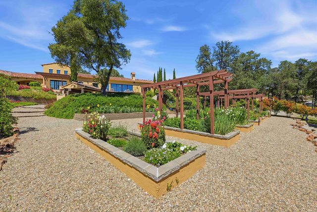 9688 Clos Du Lac Cir, Loomis, CA 95650
