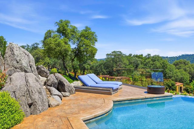 9688 Clos Du Lac Cir, Loomis, CA 95650