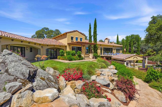 9688 Clos Du Lac Cir, Loomis, CA 95650