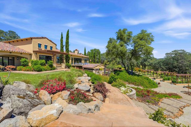 9688 Clos Du Lac Cir, Loomis, CA 95650