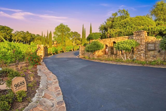 9688 Clos Du Lac Cir, Loomis, CA 95650