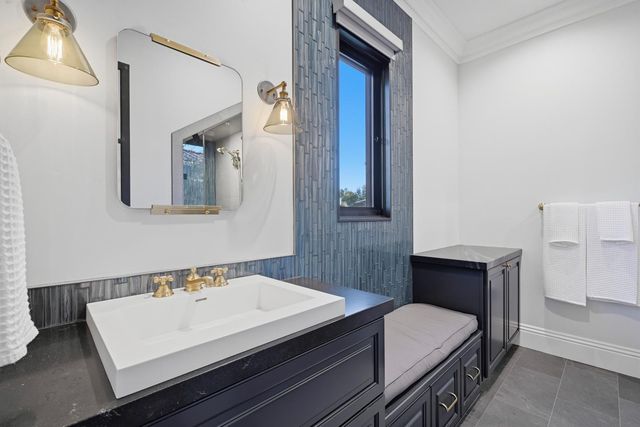 9688 Clos Du Lac Cir, Loomis, CA 95650