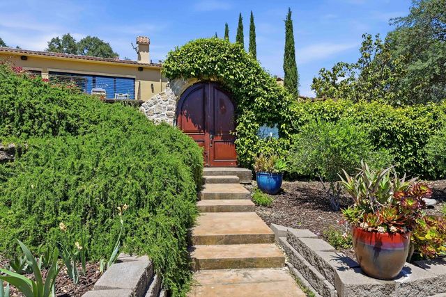 9688 Clos Du Lac Cir, Loomis, CA 95650
