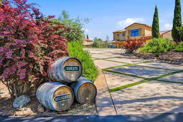 9688 Clos Du Lac Cir, Loomis, CA 95650