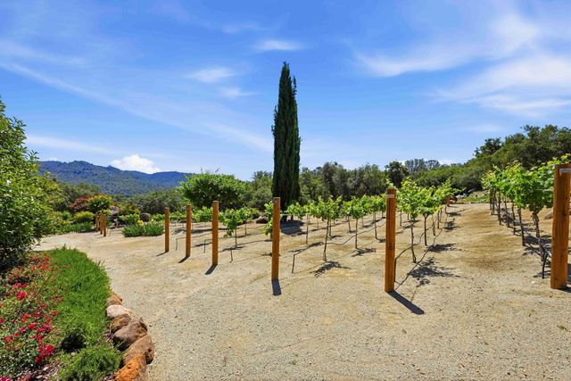 9688 Clos Du Lac Cir, Loomis, CA 95650
