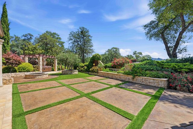 9688 Clos Du Lac Cir, Loomis, CA 95650