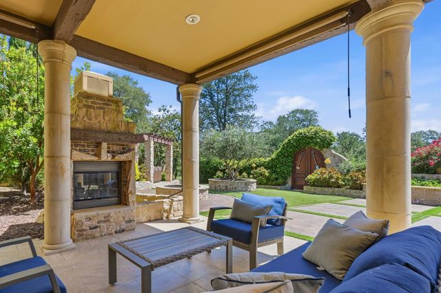 9688 Clos Du Lac Cir, Loomis, CA 95650