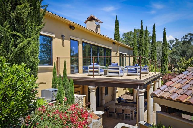 9688 Clos Du Lac Cir, Loomis, CA 95650