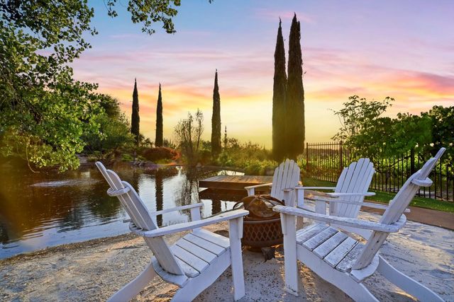 9688 Clos Du Lac Cir, Loomis, CA 95650