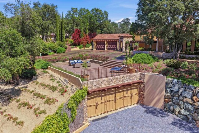 9688 Clos Du Lac Cir, Loomis, CA 95650
