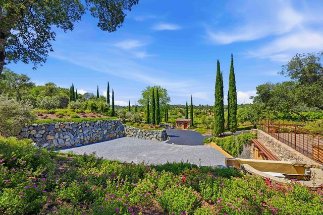 9688 Clos Du Lac Cir, Loomis, CA 95650