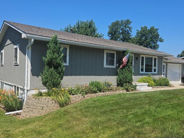 1506 Sunset Drive, Belle Plaine, IA 52208