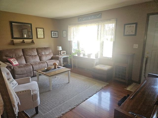1506 Sunset Drive, Belle Plaine, IA 52208