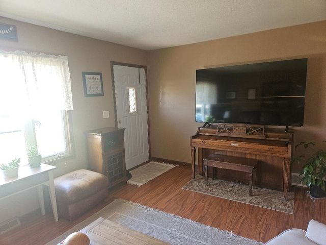 1506 Sunset Drive, Belle Plaine, IA 52208